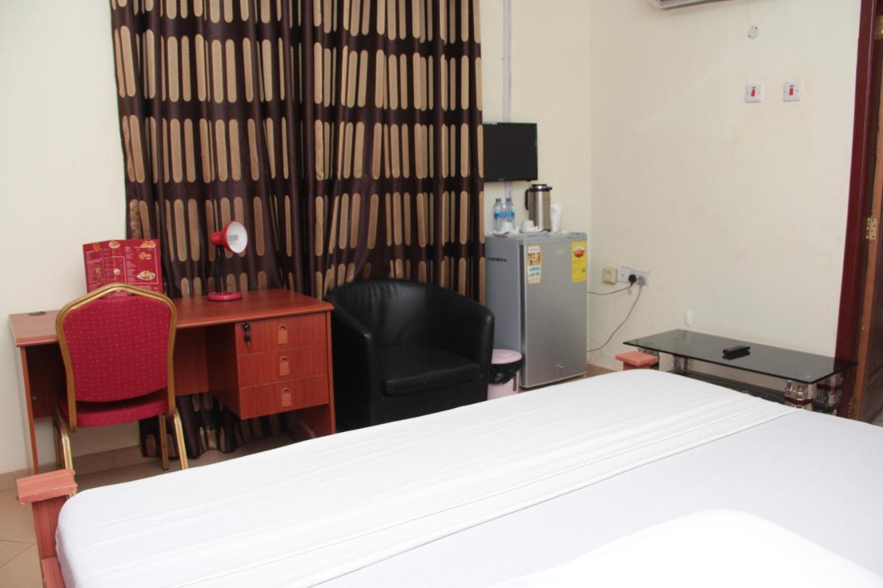 Nbangba Hotel テチマン エクステリア 写真